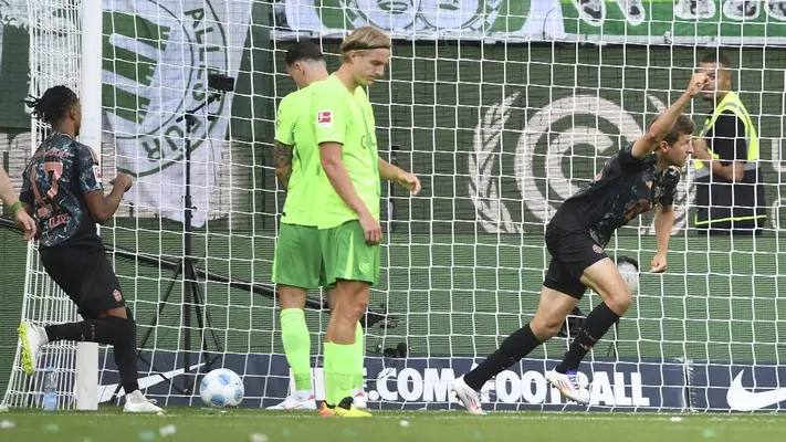 Gnabry rescata victoria del Bayern Múnich sobre Wolfsburg en feria de goles