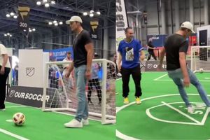 ¡Crack! Tom Brady deslumbra a sus seguidores jugando futbol