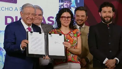 AMLO firma decreto para la creación del Fondo de Pensiones para el Bienestar