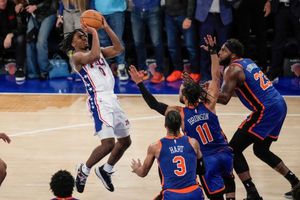 Maxey salva a 76ers de eliminación; vencen 112-106 a Knicks en tiempo extra