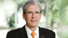 Julio Frenk, exsecretario de salud de México se convierte en el primer rector latino de la UCLA