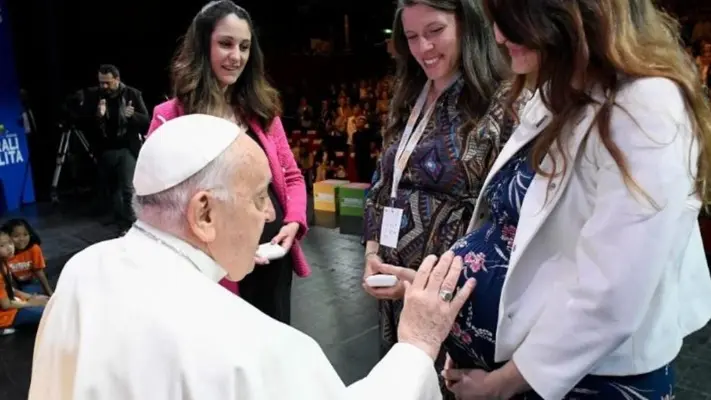 "No faltan perritos y gatitos, faltan hijos": Papa Francisco pide aumentar la natalidad