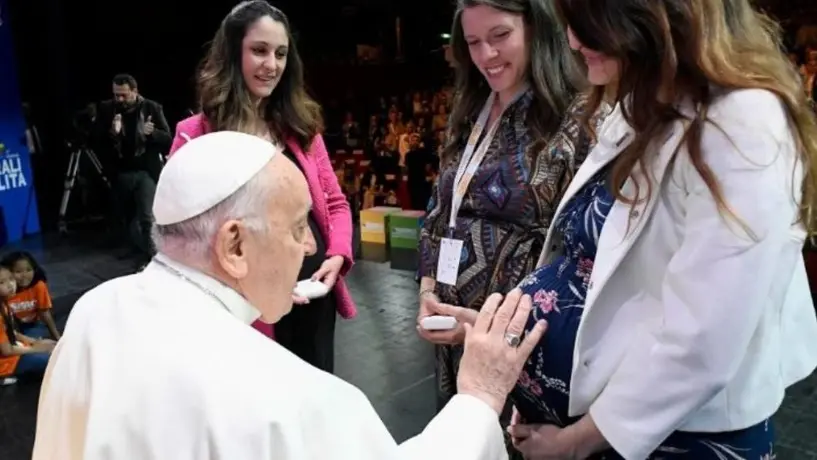 "No faltan perritos y gatitos, faltan hijos": Papa Francisco pide aumentar la natalidad
