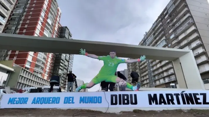 Aficionados argentinos realizan homenajes al 'Dibu' Martínez tras la Copa América