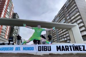 Aficionados argentinos realizan homenajes al 'Dibu' Martínez tras la Copa América