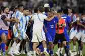 ¡Se armó la bronca! Argentina y Francia terminan en los golpes tras el partido de Cuartos de Final