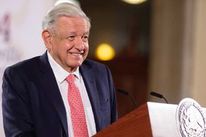 AMLO celebra que Julian Assange quedará en libertad