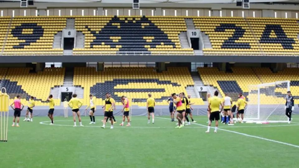 ¿Qué necesita el AEK Atenas de Rodolfo Pizarro y Orbelín Pineda para coronarse en la Superliga de Grecia?