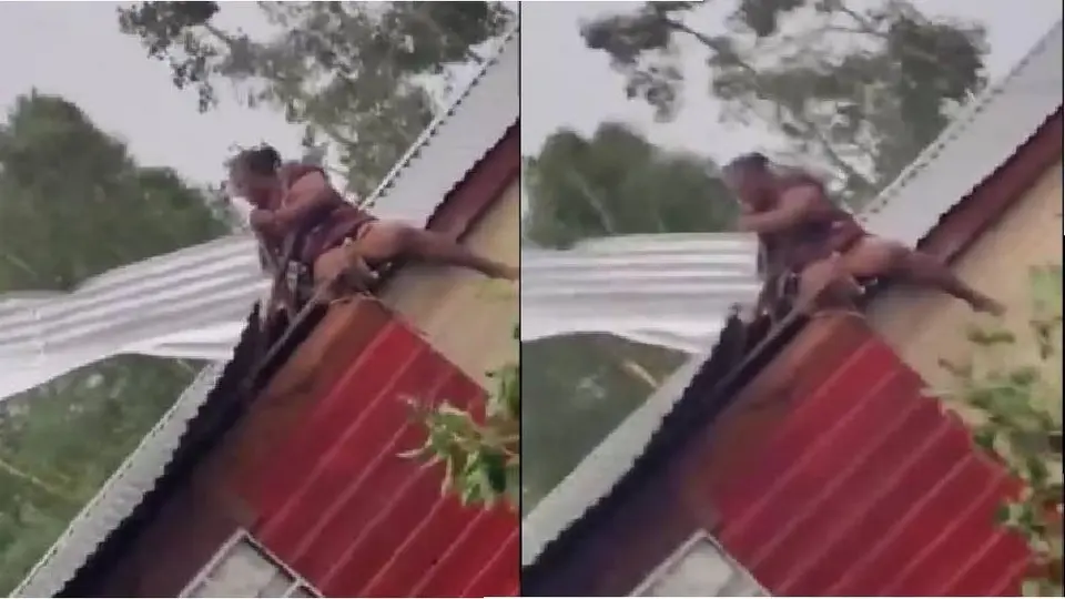 VIDEO: Mujer se aferra al techo de su casa, para que el huracán Beryl no se lo lleve