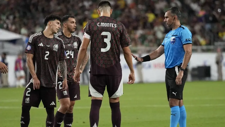 ¿Robo a México? Conmebol revela audios y videos del VAR en el duelo contra Ecuador