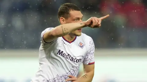Fiorentina vence al Atalanta en la despedida del árbitro Daniele Orsato