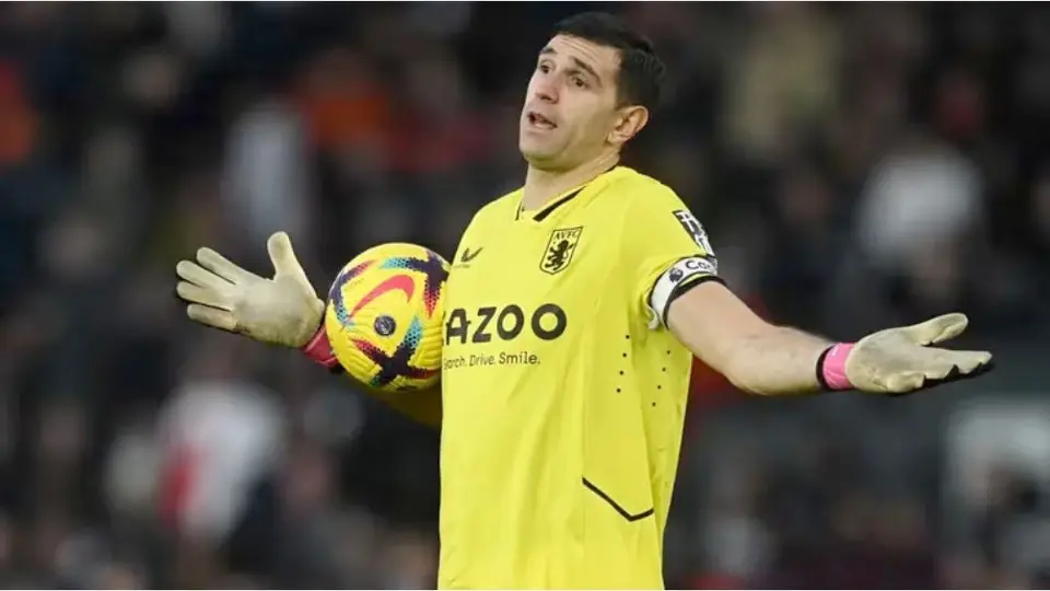 'El Dibu' Martínez se convierte en el arquero con más autogoles en la Premier League