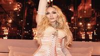 Madonna festeja su cumpleaños 66 en Pompeya