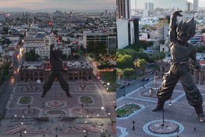 ¿Monterrey tiene una estatua enorme de Goku? Esto sabemos