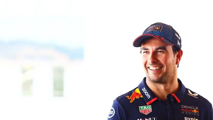 ¡Lo contradice! Helmut Marko insiste que permanecia de Checo Pérez depende del rendimiento