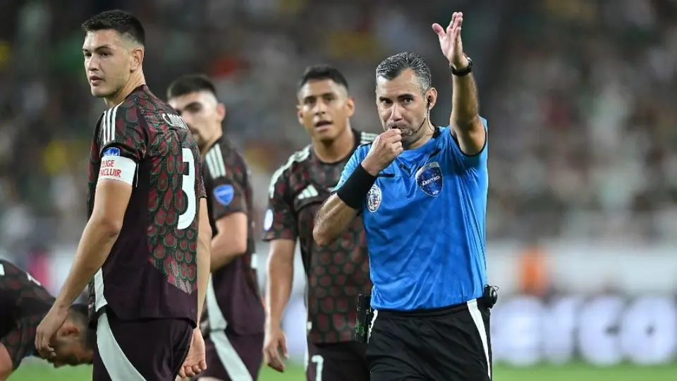 Felipe Ramos Rizo tras la mano que no se sancionó en favor de México: "Penal"