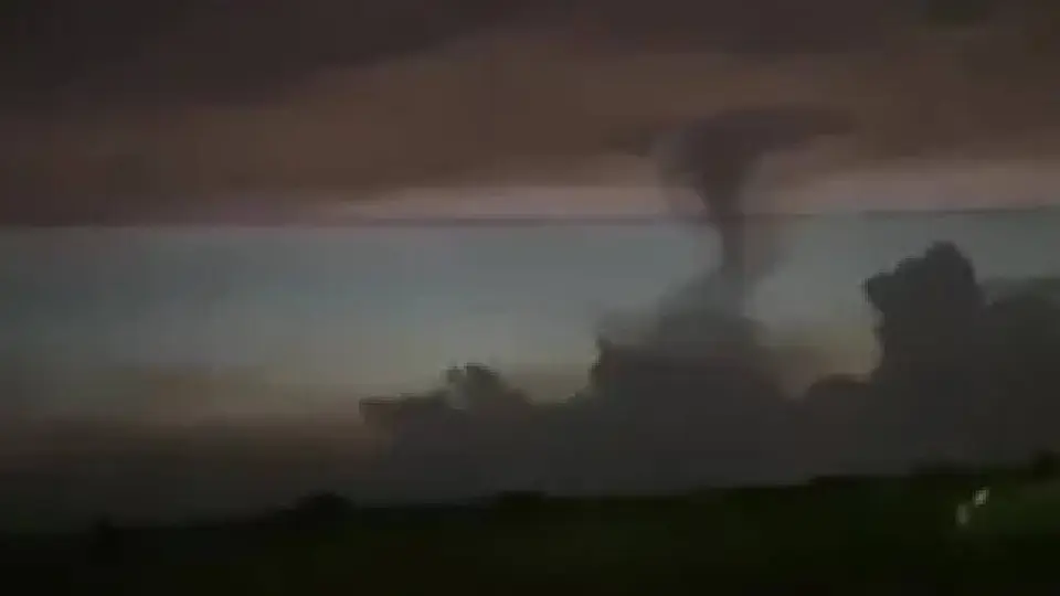 Un tornado fue captado en Coahuila causando daños