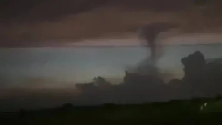 Un tornado fue captado en Coahuila causando daños