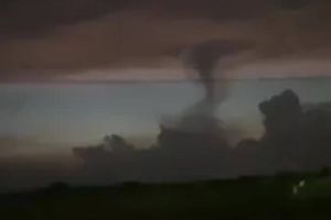 Un tornado fue captado en Coahuila causando daños