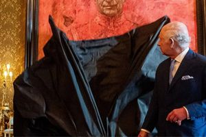 Revelan el primer retrato oficial del rey Carlos III, en redes sociales lo critican