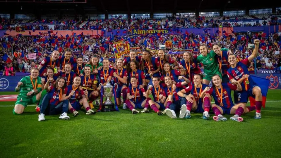 ¡Otra vez! Staff repartió medallas a Barcelona Femenil tras la Copa de la Reina