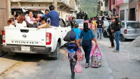 4.000 residentes huyen de Tila, Chiapas después de que bandas armadas comenzaran a quemar casas