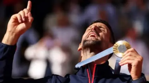 Novak Djokovic fue recibido como héroe en su llegada a Serbia tras París 2024
