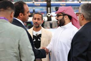 Jeque Turki Alalshikh quiere llevar una megacartelera de box a México