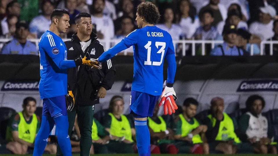 "Guillermo Ochoa no aceptó ser suplente en el Tricolor", Alejandro Gómez en RÉCORD+