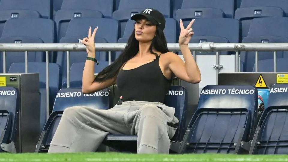 Kim Kardashian visita el Santiago Bernabéu y se toma foto con Florentino Pérez