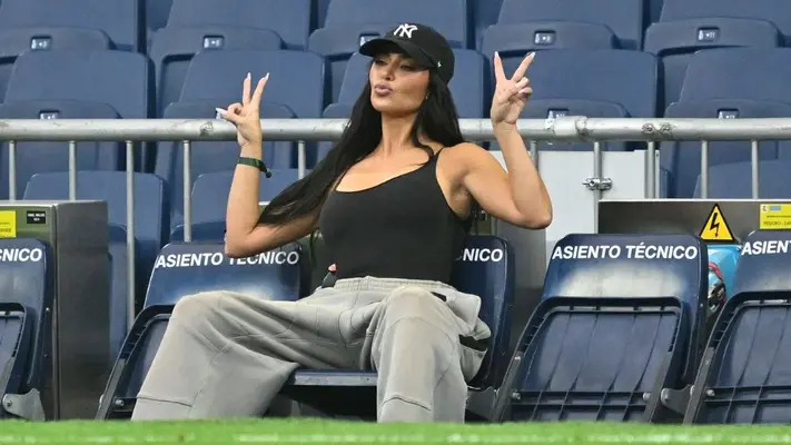 Kim Kardashian visita el Santiago Bernabéu y se toma foto con Florentino Pérez