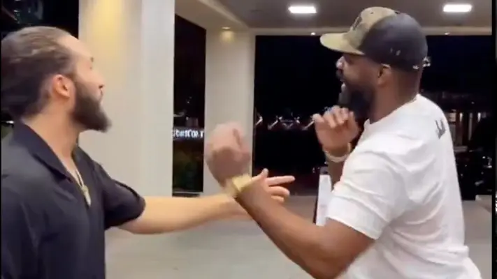 Jon Jones, campeón de UFC, se vio 'entrenando' con el nieto de Muhammad Ali en un hotel