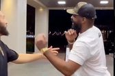 Jon Jones, campeón de UFC, se vio 'entrenando' con el nieto de Muhammad Ali en un hotel