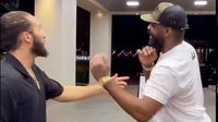 Jon Jones, campeón de UFC, se vio 'entrenando' con el nieto de Muhammad Ali en un hotel