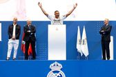 ¡Como su ídolo! Mbappé imita a CR7 en su presentación con el Real Madrid