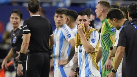 Scaloni habló de lo que vivieron durante portazos: “Tuvimos que salir a jugar así”