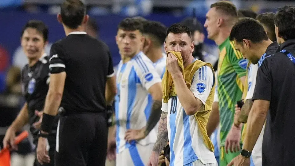 Scaloni habló de lo que vivieron durante portazos: “Tuvimos que salir a jugar así”