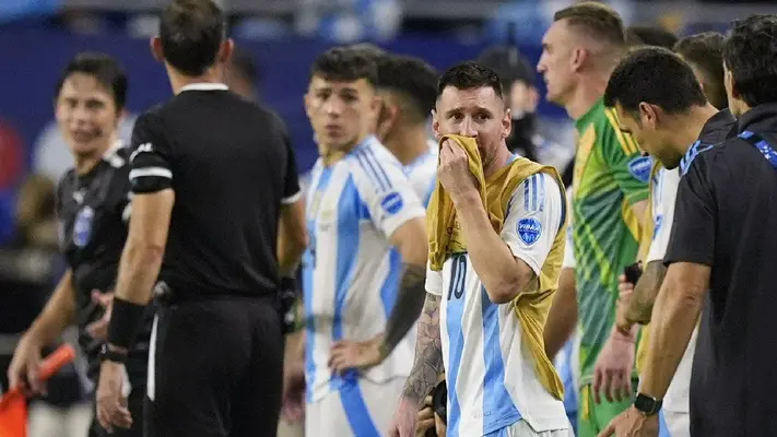 Scaloni habló de lo que vivieron durante portazos: “Tuvimos que salir a jugar así”