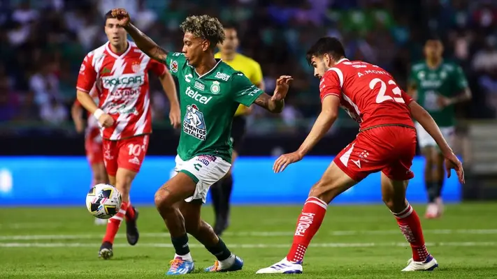 León y Necaxa empatan antes de la Leagues Cup con polémica arbitral incluida