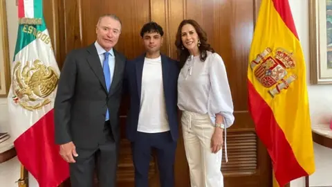 Reconoce embajador de México en España a joven de Yucatán, promesa del futbol