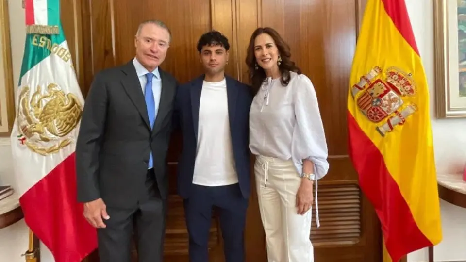 Reconoce embajador de México en España a joven de Yucatán, promesa del futbol
