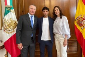 Reconoce embajador de México en España a joven de Yucatán, promesa del futbol