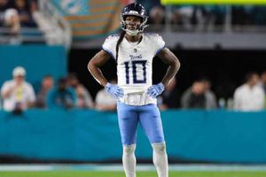 Deandre Hopkins será baja de 4 a 6 semanas con los Titans por lesión de rodilla