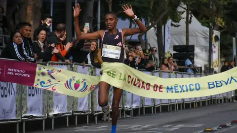 Corredores Keniatas brillan y ganan el Medio Maratón de la CDMX