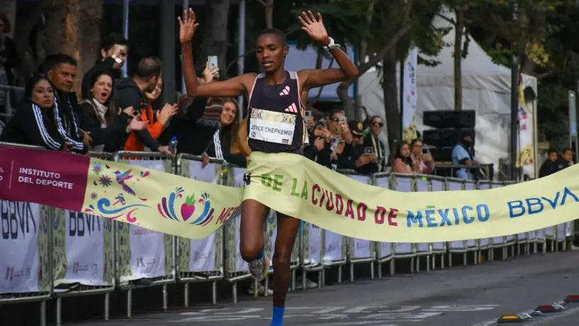 Corredores Keniatas brillan y ganan el Medio Maratón de la CDMX