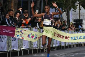 Corredores Keniatas brillan y ganan el Medio Maratón de la CDMX