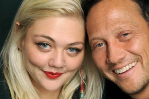 Rob Schneider se disculpa con su hija Elle King: ‘Desearía ser el padre que necesitabas’