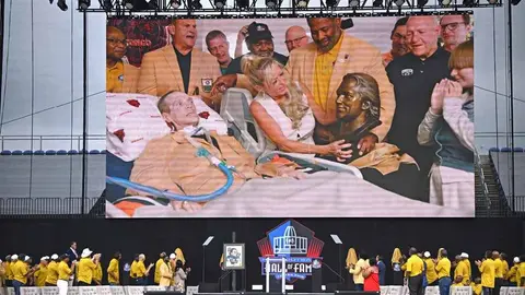 ¡Increíble momento!Steve McMichael, diagnosticado con ELA, fue incluido en el Salón de la Fama