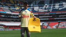 ¡Se llevan el Estadio Azteca a 'pedacitos'! Sambueza presume butaca del Coloso