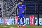 Giorgios Giakoumakis sale tocado en su debut con Cruz Azul